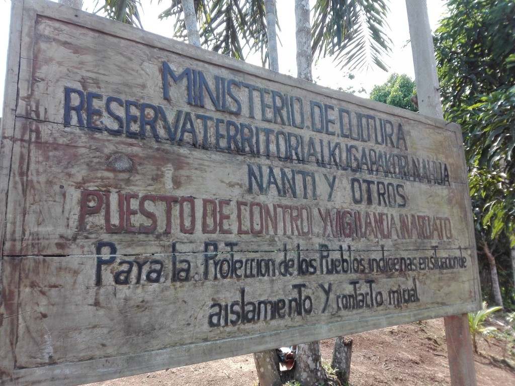 Cartel de ingreso a la Reserva Kugapakori Nahua Nanti, en la entrada del río Camisea. Foto: Archivo