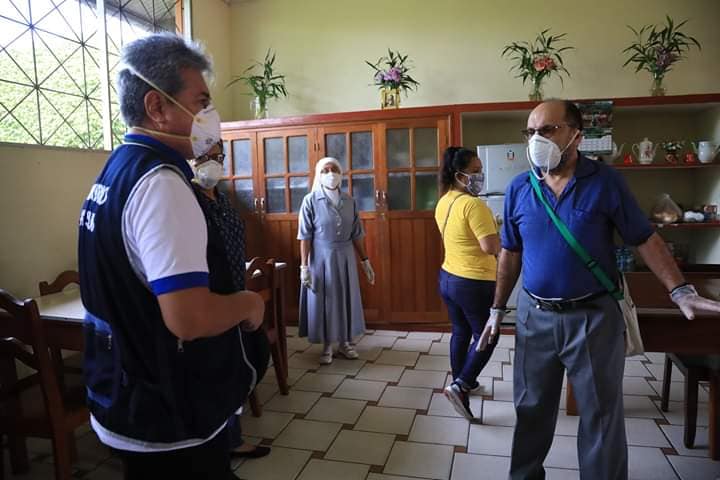 Desde el inicio el vicariato de Iquitos se puso a disposición de las autoridades regionales. Por ejemplo, se cedió la casa de retiro Kanatari, que alberga a 100 enfermos. Foto: DIRESA Loreto
